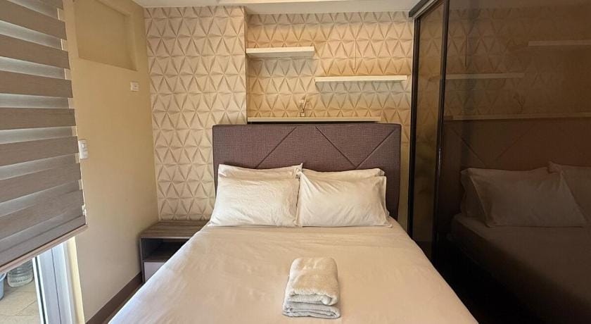 Deluxe Suite in Venice McKinley Hill - Garden View Apartment in Makati