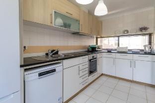Ivy House - Stay with Hot Tub & Voucher for 1 dinner Villa in Porto District