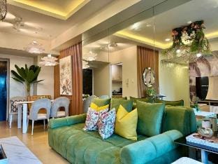Palms Paradise w/ the best view of BGC + Netflix Vacation rental in Makati