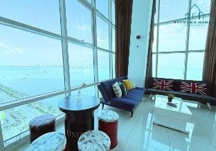 Exquisite Sea View Duplex Vacation rental in George Town