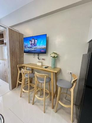 Cozy unit w/ pool and gym near mactan airport Vacation rental in Lapu-Lapu City
