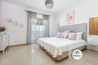 BnB Homes White Rose Apartment with Pool & Terrace Apartment in Guia