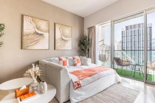 Stylish 1BR with Infinity Pool, Near Dubai Mall Vacation rental in Dubai