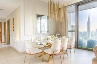 Elegant 4BR with Burj Khalifa and Fountain Views Vacation rental in Dubai