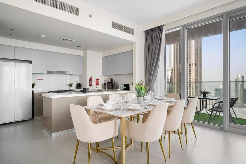 Luxurious 4BR, Burj Khalifa & full fountain view Vacation rental in Dubai
