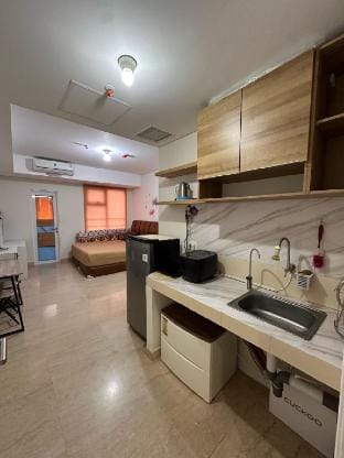 Apartemen Liberty Studio lantai 18 diatas mall Apartment in Indonesia