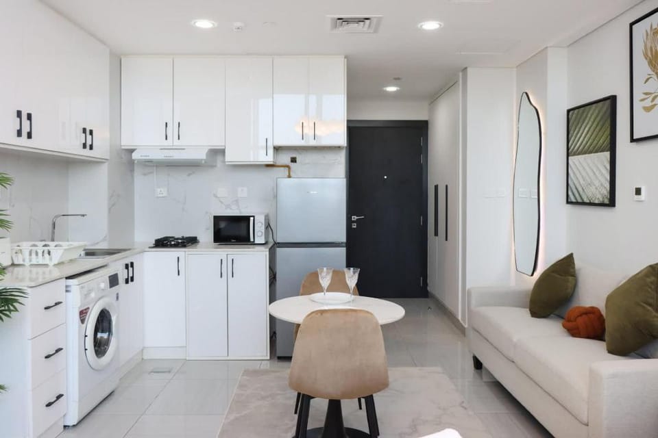 Livbnb - Modern Furnished Studio in O2 Residence Apartment in Dubai