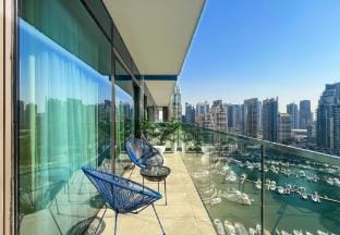 Livbnb - 2BR Apartment w  Breathtaking Marina View Apartment in Dubai