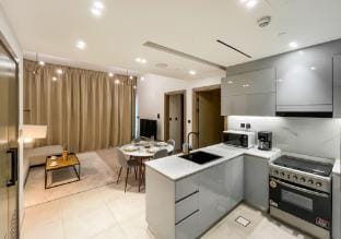 Livbnb-Classy 2B w  Jacuzzi   BurjKhalifa View Apartment in Dubai