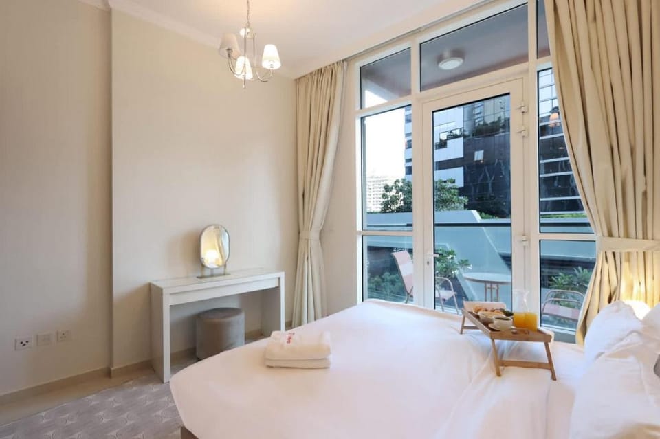 Livbnb-2B Maid s in Dunya  5Min Walk to Dubai Mall Apartment in Dubai