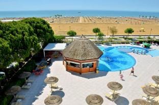 Colourful suite with terrace overlooking the sea Apartment in Bibione
