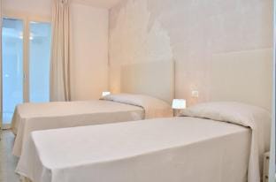 Bright white flat in the heart of Bibione Apartment in Bibione