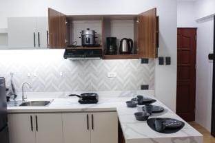 Royal Oceancrest Mactan - 15th Floor Condo Unit Apartment in Lapu-Lapu City