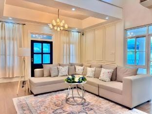 Canterbury Hill Villa in Subic