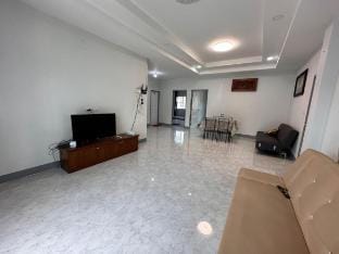 Peaceful 3 Bedroom House Easy Access to Chiang Mai Vacation rental in Thailand