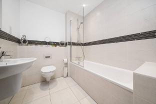 London Heathrow Living Holywell Serviced Houses 37 Vacation rental in Runnymede District