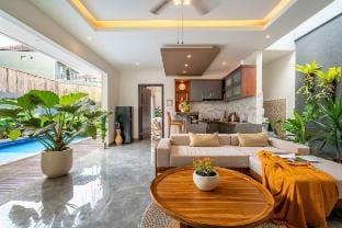Villa Taj 》Brand New Luxury Pool Villa with Garden Villa in Denpasar