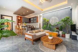 Villa Taj 》Brand New Luxury Pool Villa with Garden Villa in Denpasar