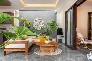 Villa Taj 》Brand New Luxury Pool Villa with Garden Villa in Denpasar