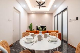 Royce w Bath Tub 2Bedroom 5Pax 10 min walk to KLCC Vacation rental in Federal Territory of Kuala Lumpur