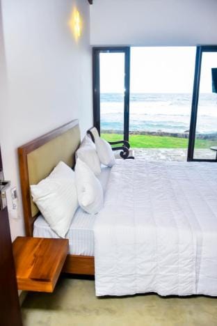 Surfside Serenity - Ahangama 
Sea view beach Vila Villa in Ahangama