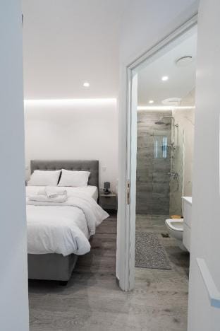 Charming 2 Bedroom House in Iraklio, Greece Vacation rental in Central Athens Regional Unit, Greece