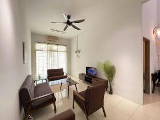 Jovial Single Storey Cozy Haus 9Pax @ Lunas Vacation rental in Penang