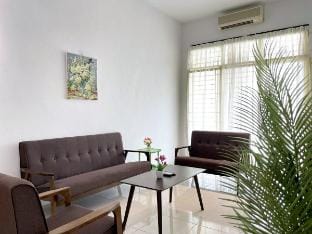 Jovial Single Storey Cozy Haus 9Pax @ Lunas Vacation rental in Penang