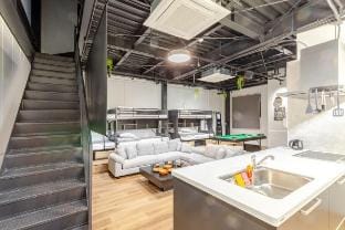 en stay006：ビリヤード付き秘密基地風スイートルーム Vacation rental in Osaka