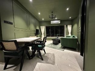 Plush Bandra West | Luxury 2BHK Apartment & Study Apartment in Mumbai