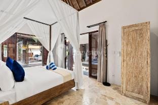 Dewandaru Villa by Kozystay - Canggu Villa in North Kuta