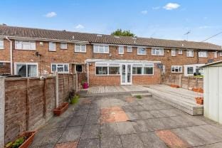 Comfortable 3-Bed Home with Double Parking | Book! Vacation rental in Gravesend