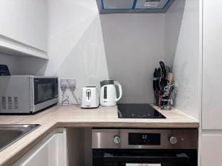 Comfy Ground Floor Suite In Maidstone | Book Now Apartment in Maidstone