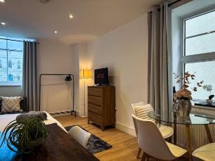 Amazing Central Superior Suite | Book Now Vacation rental in Maidstone
