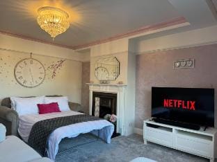 Cosy Home | Double Driveway, Near Castle & High St Vacation rental in Rochester