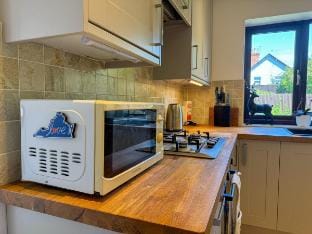 Double Driveway with Huge Garden | Book Now! Vacation rental in Tonbridge and Malling District
