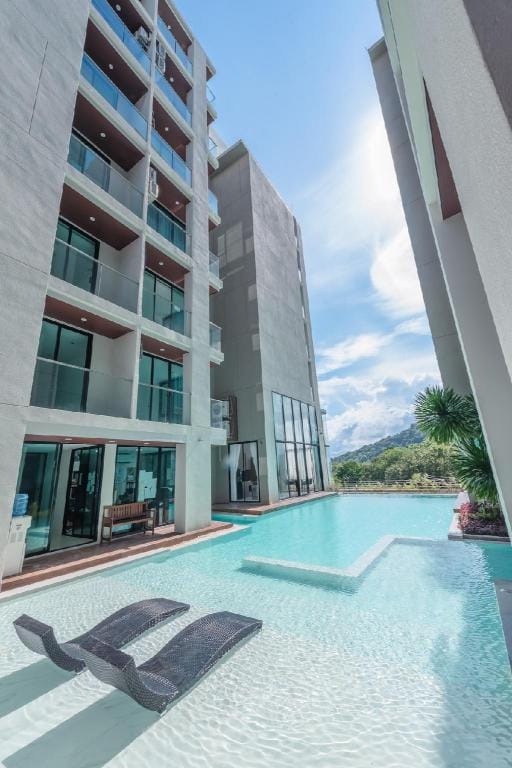Penthouse Luxurious Seaview 3BR Patong Apartment in Patong