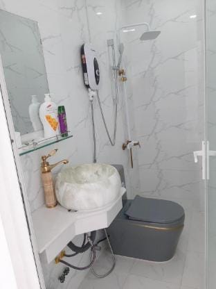 Single Room with Window and Balcony Vacation rental in Dalat