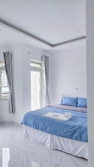 Single Room with Window and Balcony Vacation rental in Dalat