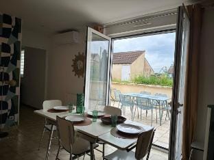 Maison Seventies, climatisée Vacation rental in Chablis
