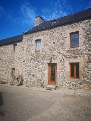 Charming cottage♥️⚓ "le Moulin" favorite assured Vacation rental in Saint-Pabu
