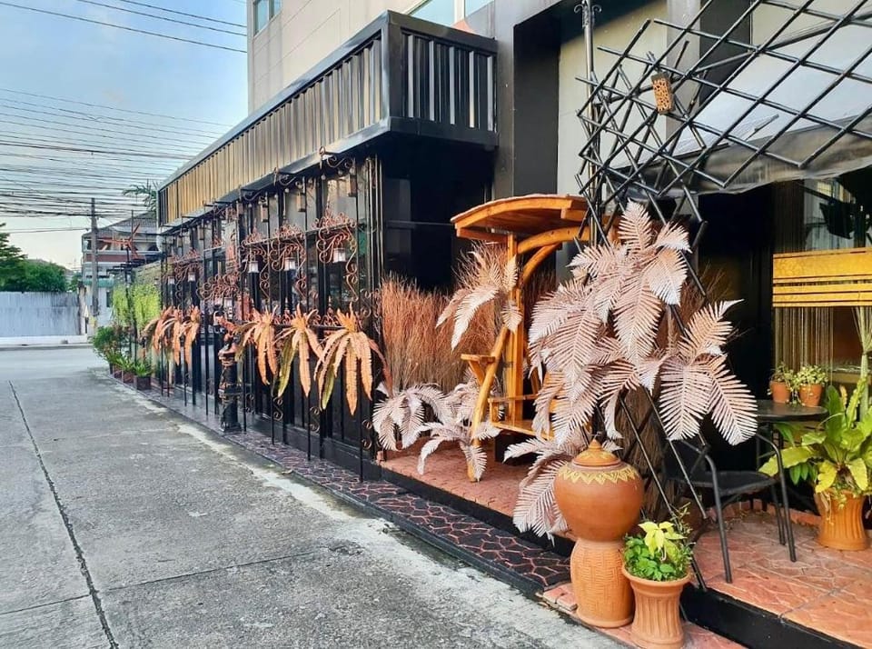 โรงพักบางละมาด by ModiCoff Café Inn in Bangkok