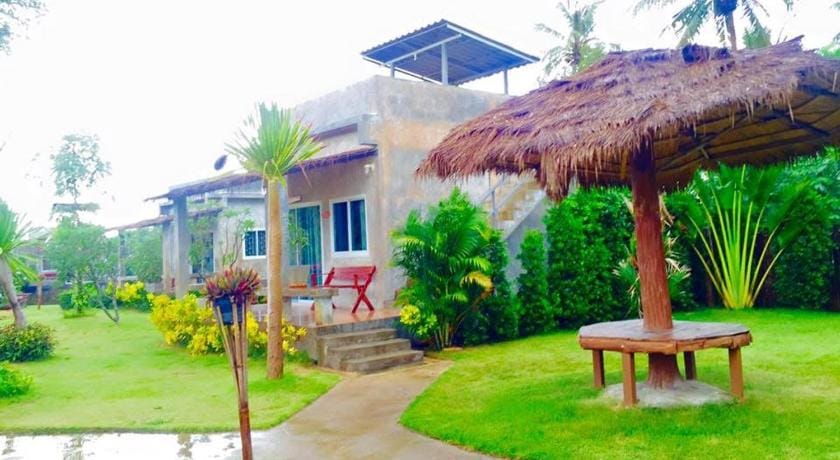 รีสอร์ท บ้านไร่แสงเดือน Resort in Thailand