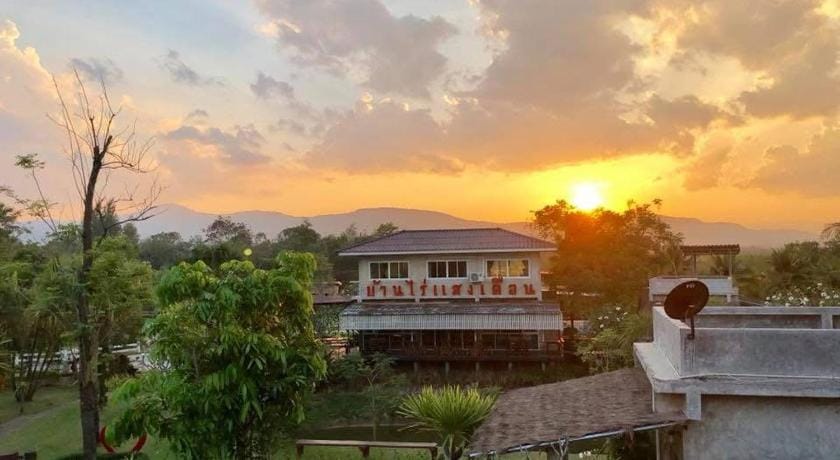 รีสอร์ท บ้านไร่แสงเดือน Resort in Thailand