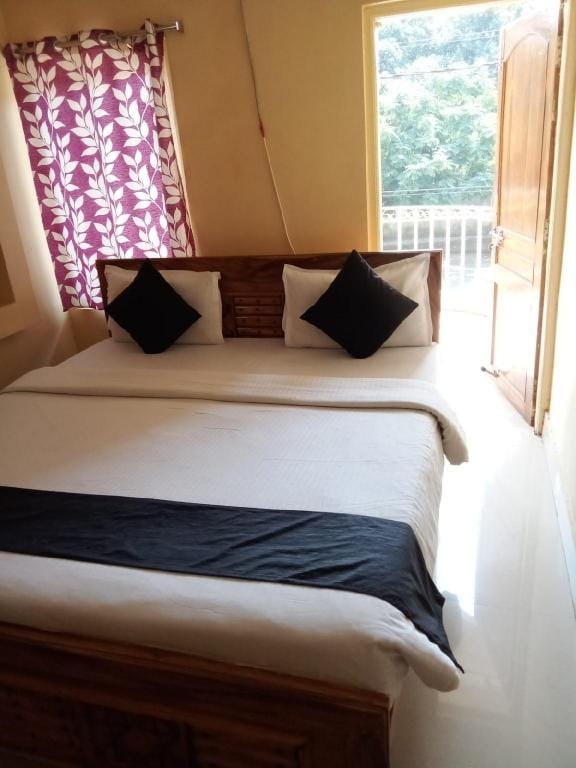 DhamStay Hotel Madison Homestay Near Tech Mahindra Vacation rental in Bhubaneswar