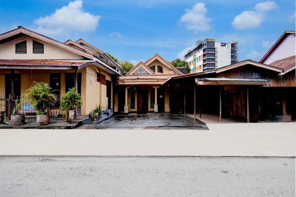 Hotel O Balikpapan near Taman Beruang Madu formerly Palm Cafe Inn Hotel in Indonesia