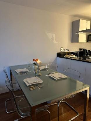 Regents Park Cosy Getaway | Balcony Vacation rental in London Borough of Camden