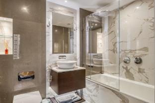 Hyde Park Elegenace 2BR 2BA Balcony Apartment in City of Westminster