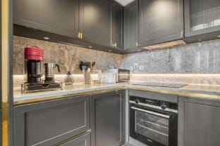 Hyde Park Elegenace 2BR 2BA Balcony Apartment in City of Westminster