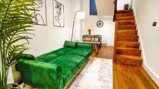 Oxford Street Rare Beauty | 2BR 2BA House Vacation rental in City of Westminster